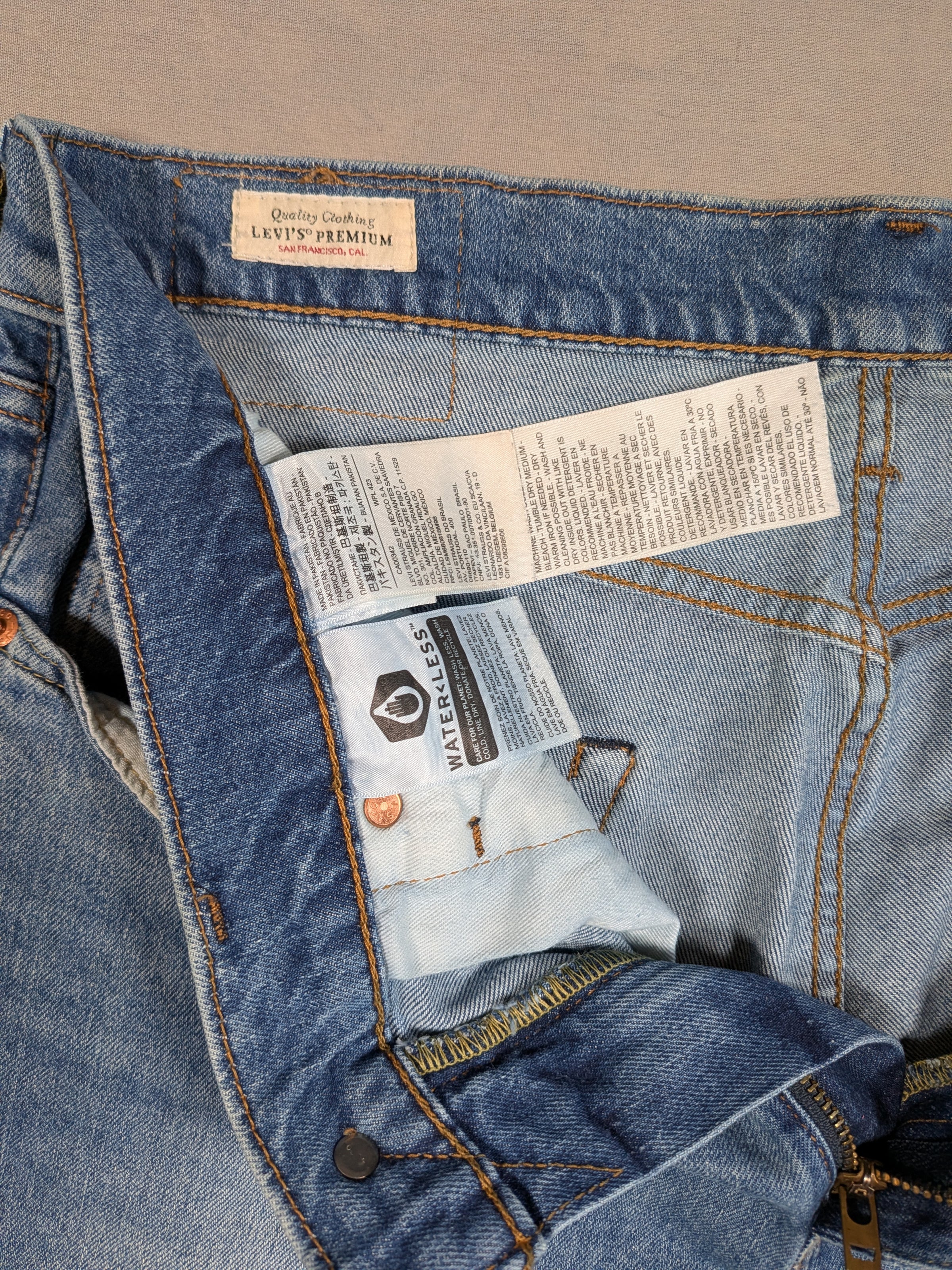 Levi's Jeans Mens Denim 502 Regular Taper Fit Colour Blue Size W34 L32